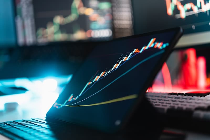 Inside the Engine: Why Simulated Accounts Differ from Live Trading in Prop Firm Evaluations